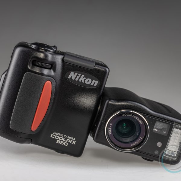 Nikon_Coolpix_950_3
