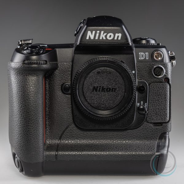 Nikon_D1_2