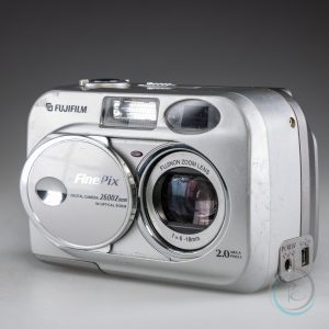 FujiFilm_FinePix_2600Zoom_3