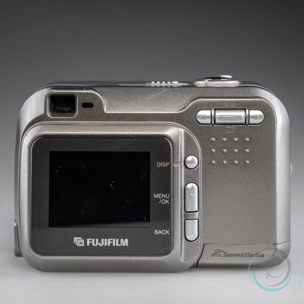 2001 година FujiFilm FinePix S2600 Zoom