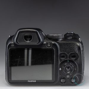 FujiFilm_FinePix_S2000HD_4