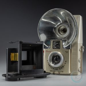 Kodak_Brownie_Starflash_White_Model_9