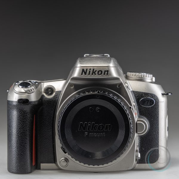 Nikon_F75_2