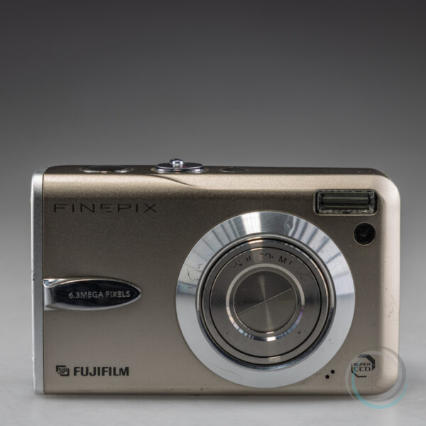 FujiFilm_FinePix_F30_2
