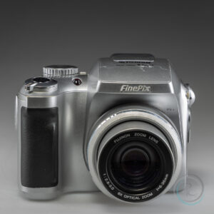 FujiFilm_FinePix_S3000_2