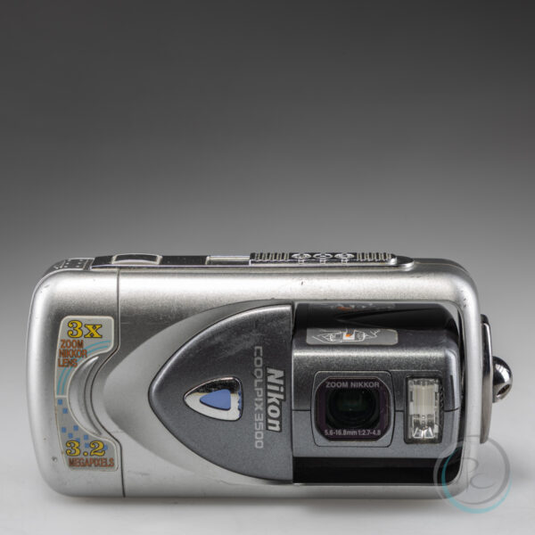 Nikon_Coolpix_3500_2